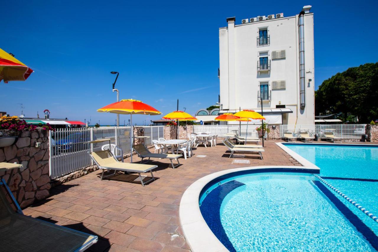 Miramare Hotel Ristorante Convegni Чезенатико Экстерьер фото