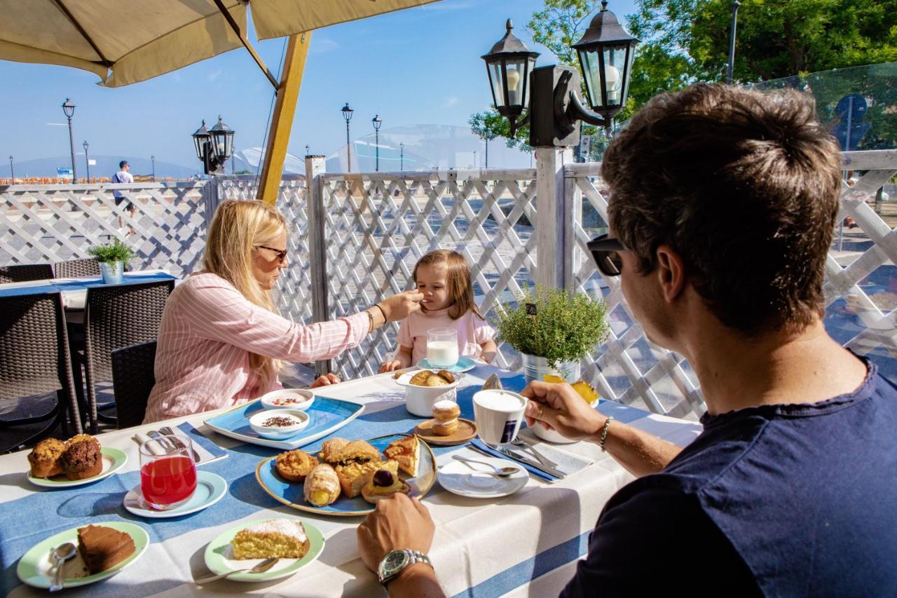 Miramare Hotel Ristorante Convegni Чезенатико Экстерьер фото